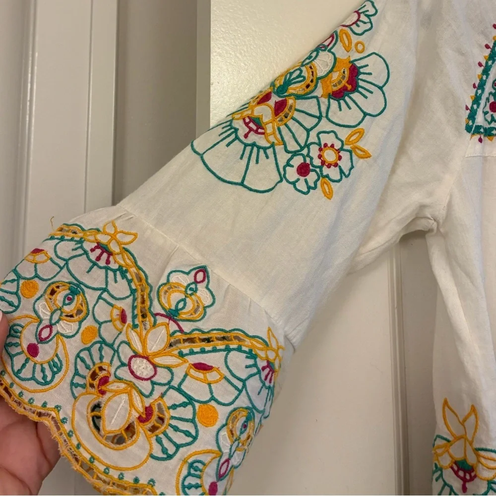 ANTHROPOLOGIE AKEMI + KIN Bisbee Embroidered Top White Yellow Women’s Size 4 - Picture 8 of 10